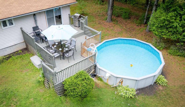 Petals Suite | Cozy Retreat Pool & Forested Views!