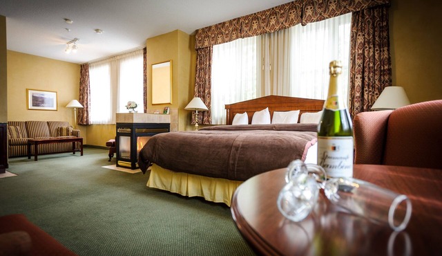 Peterborough Inn & Suites Hotel