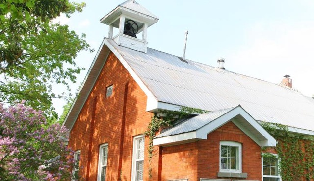 Picturesque School House Retreat