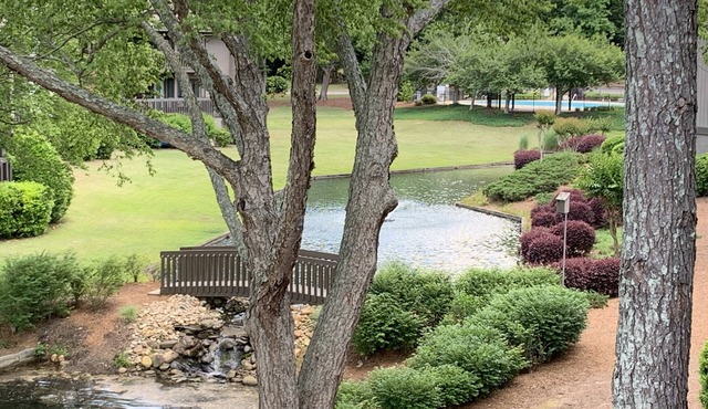 Pinehurst 2BR 2B Condo on lake, seasonal pool, just 1.5 mi to Pinehurst Resort