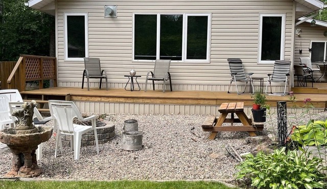 Pinewood Cottage Cozy Family Cottage with Hot Tub & Spacious Yard for Kids