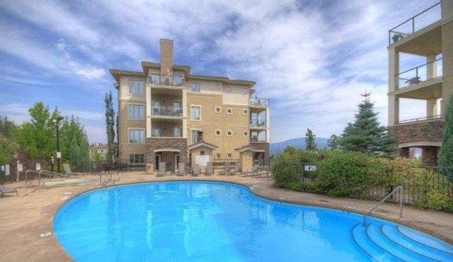 Pinnacle Pointe Resort - beautiful 2 bedroom with den suite