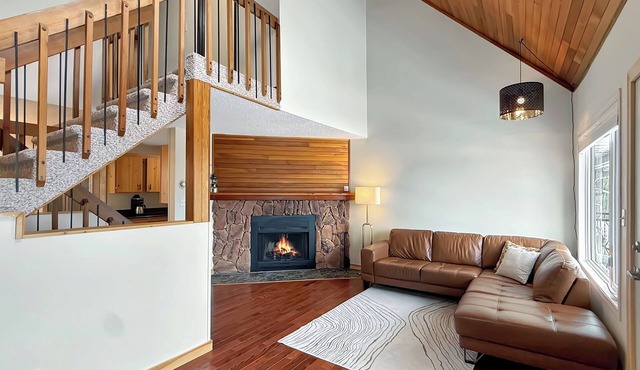 Polaris Chalet - 2 Bdrm Mountain Getaway