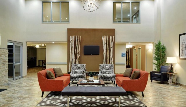 Pomeroy Inn and Suites Vermilion