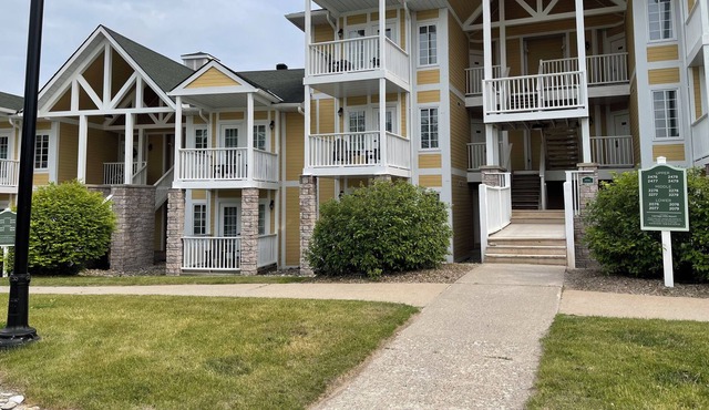 pool/ sauna/ hotube/ Horseshoe valley, vetta spa,, golf , hiking etc Oro-Medonte