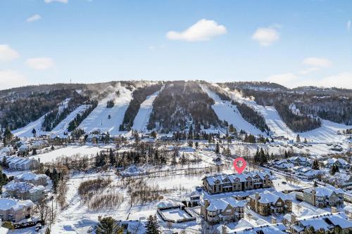 Prestigious condo at the foot of the St-Sauveur slopes
