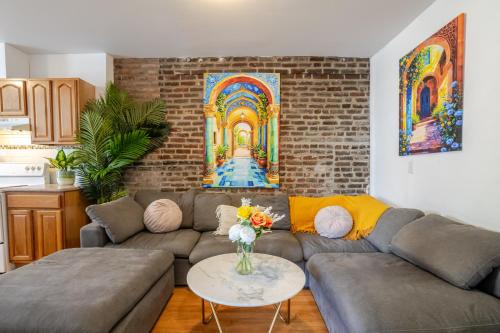Prime Location Gorgeous 4BR Downtown MTL