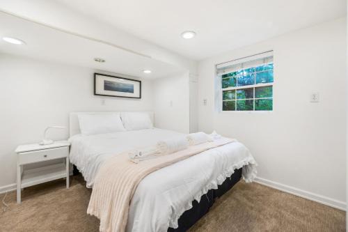 Private 2BR Suite near UBC Sleeps 6