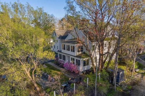 Private Coastal 4 Bedroom Residence in the Heart of Ocean Park Maine with Nearby Beach Access