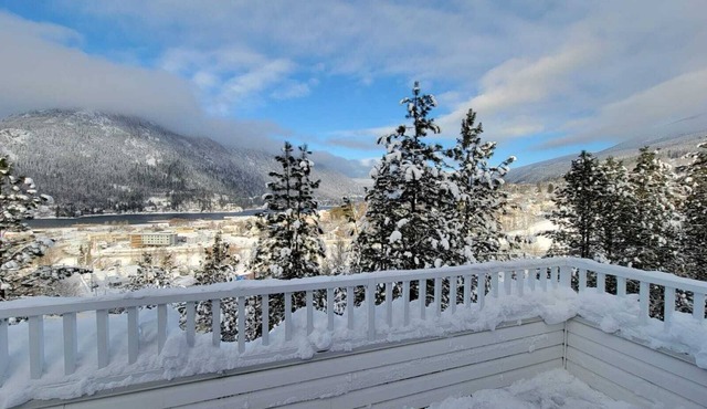 Private cozy Nelson long stay home with stunning views