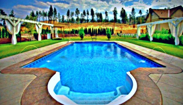 Private Family Home With Saltwater Pool Near Summerhill & CedarCreek Winery