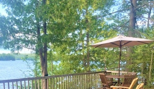 Private Getaway cabin on Baptiste Lake