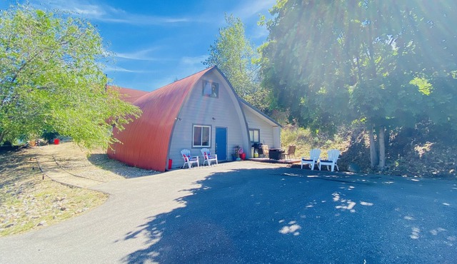 Private Middleton Mountain Chalet Bungalow. Pet Friendly W/amazing Views