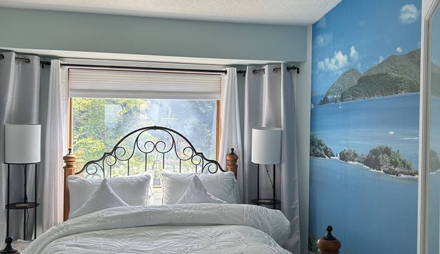 Private rooms/Suites. Ocean,mountain view,hot tub.Next to Mount Maxwell park.