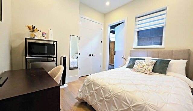 Private Room Near Grouse Mountain & Scenic Trails in North Vancouver