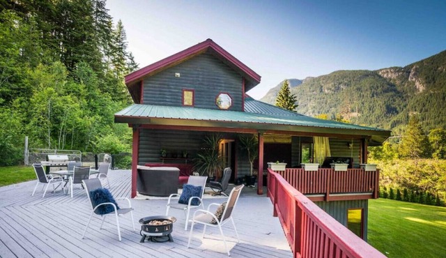 Private, Spacious Slocan Valley Home