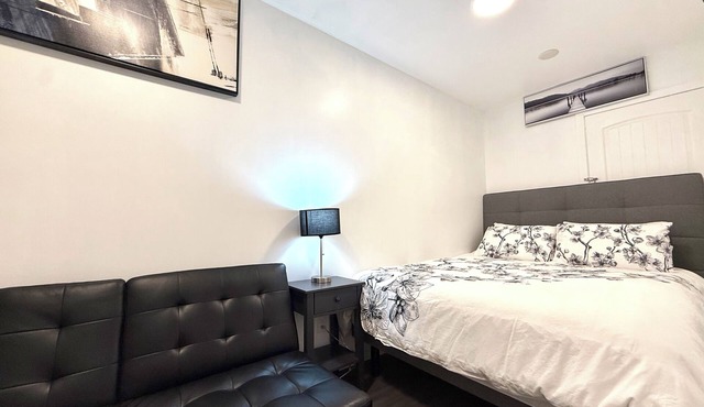 Private Suite Near Hospital & Shopping