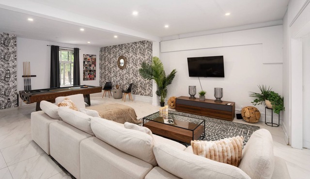 Private TownHouse/Jaccuzzi Pool table &2 terrasses