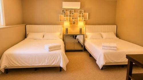 Private Two Queen Beds Room Near UPEI & Downtown Cozy Retreat Near Everything