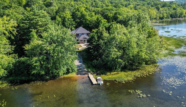 Private Waterfront Cottage- A Family-Friendly Escape with fun and relaxation