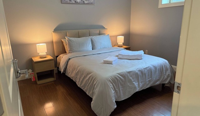 Queen-bed Room2, SHARED Bathroom & Common Space