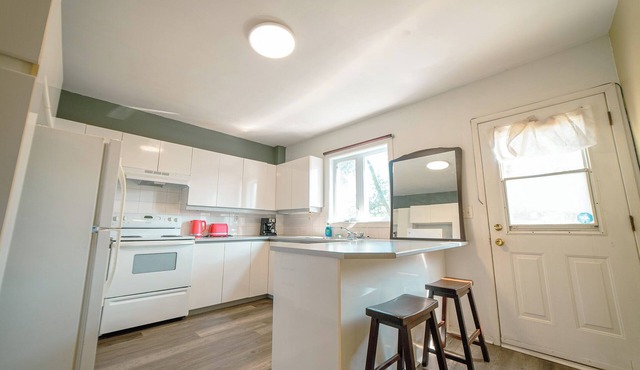 Quiet 2 BDR+Free Parking+Near Metro+Near Downtown