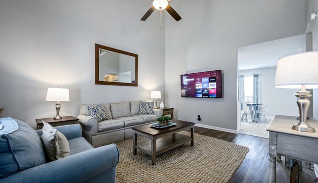 Quiet 4BR Split-Level Near LakePoint & Hospital
