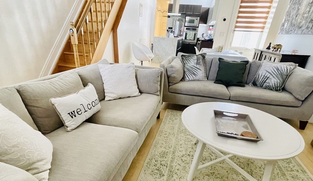 Quiet lake retreat minutes from downtown Toronto