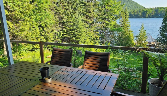 Quiet Lakefront property with Private Bathroom - Hotel type room - no Kitchen