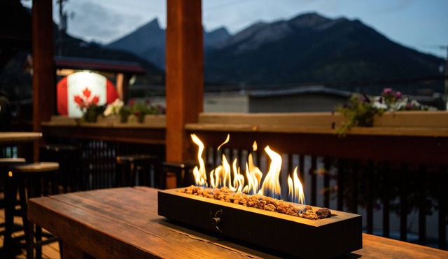 Raging Elk Adventure Lodging