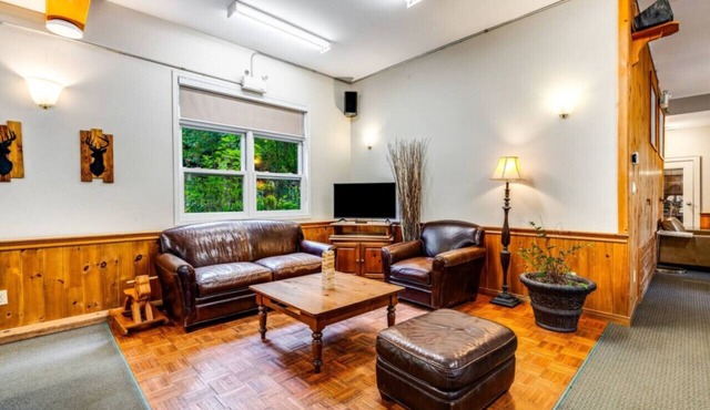 Rare Muskoka Chalet Suite - A2