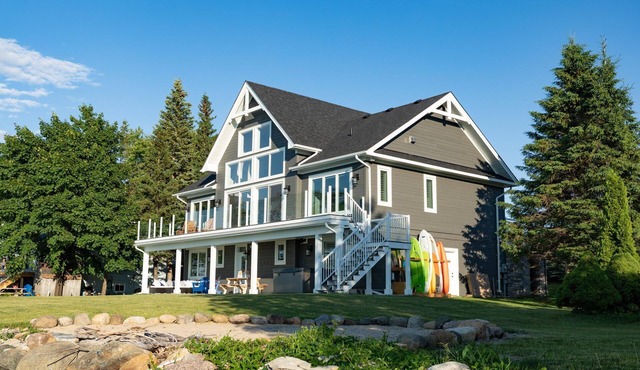 Rare Waterfront Gem In Blue Mountain/Collingwood! Less than 2hrs from Toronto!