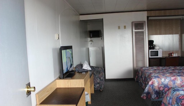 Raval Paradise Motel and RV Park