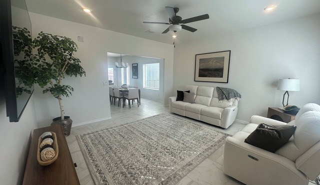 Red Hawk Golf Courses. Spacious 4-bedroom house in beautiful Las Cruces with AC.