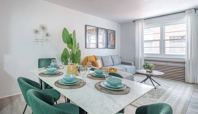 Refined Downtown Retreat Free Parking