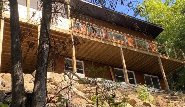 Relax and recharge in this Zen cottage, built for socializing.