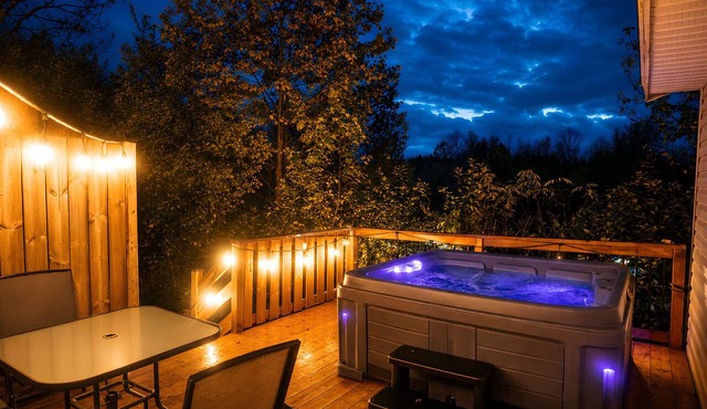 Relaxing Chalet Getaway with Spa, Fireplace & BBQ