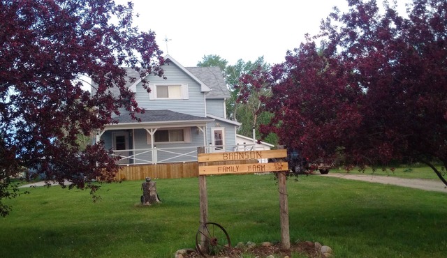 Relaxing Prairie Farm House for Travelers, Birders and Hunters