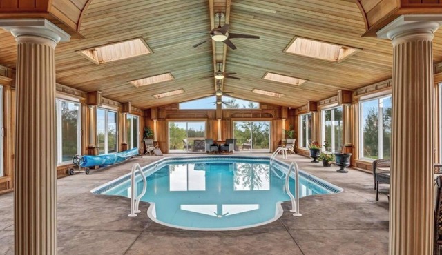 Remodelled Farmhouse with Indoor Pool- Golf Courses, Vineyards & Beaches Nearby!