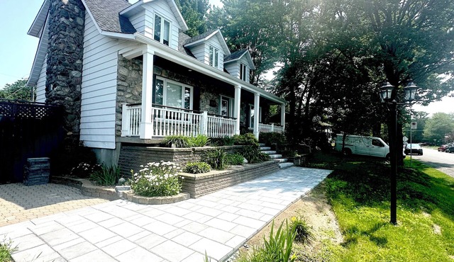 Renovated Canadian-Style Home, Near Everything !