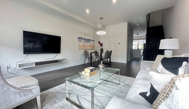 Renovated Modern 4BR/4BA Townhome w/Garage Parking – Sleeps 6+
