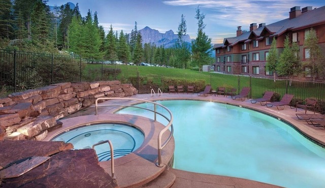 Resort stay in the mountains in Canmore Alberta, minutes away from Banff