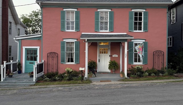 Restored 1870s 4BR, 2.5 bath, formal dining, in the heart of Berkeley Springs