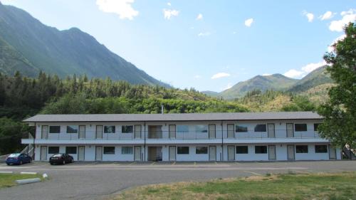 Retasket Lodge & RV Park