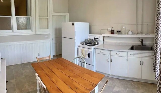 River Facing Condo - 2 bedroom w/kitchen