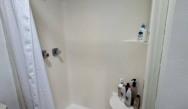 Riverfront 3-bedroom house with AC, WiFi on the avenue of the Giants