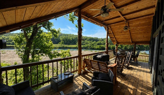 Riverfront+Jacuzzi+Fireplace+6Bed+3Bath