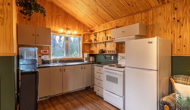 Riverside chalet with fire pit, indoor fireplace, perfect for nature retreats.