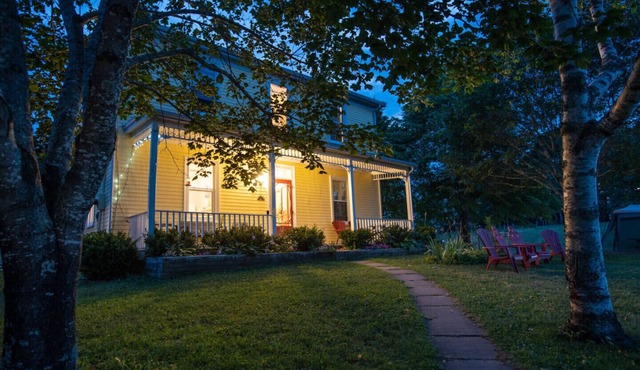 Riverside Country Retreat near Mahone Bay, Lunenburg and Oak Island