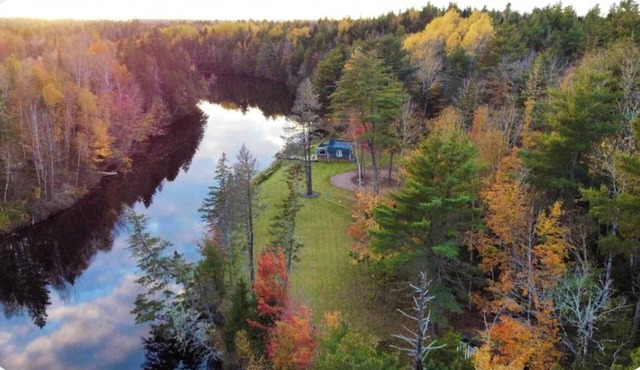 Riverside RnR Offgrid Cabins - Grey Cabin , Shediac NB